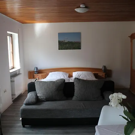 Metzgerei Und Wolz ランゲンブルク