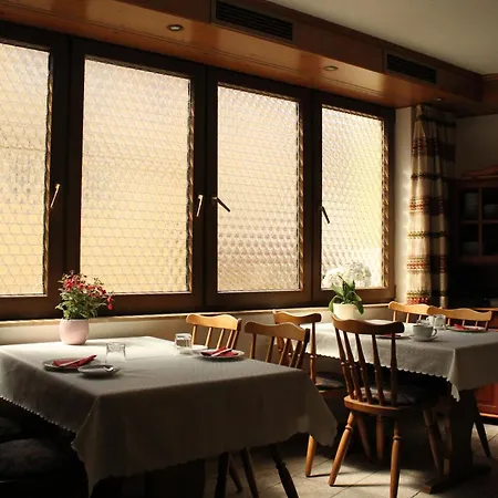 Metzgerei Und Wolz ランゲンブルク